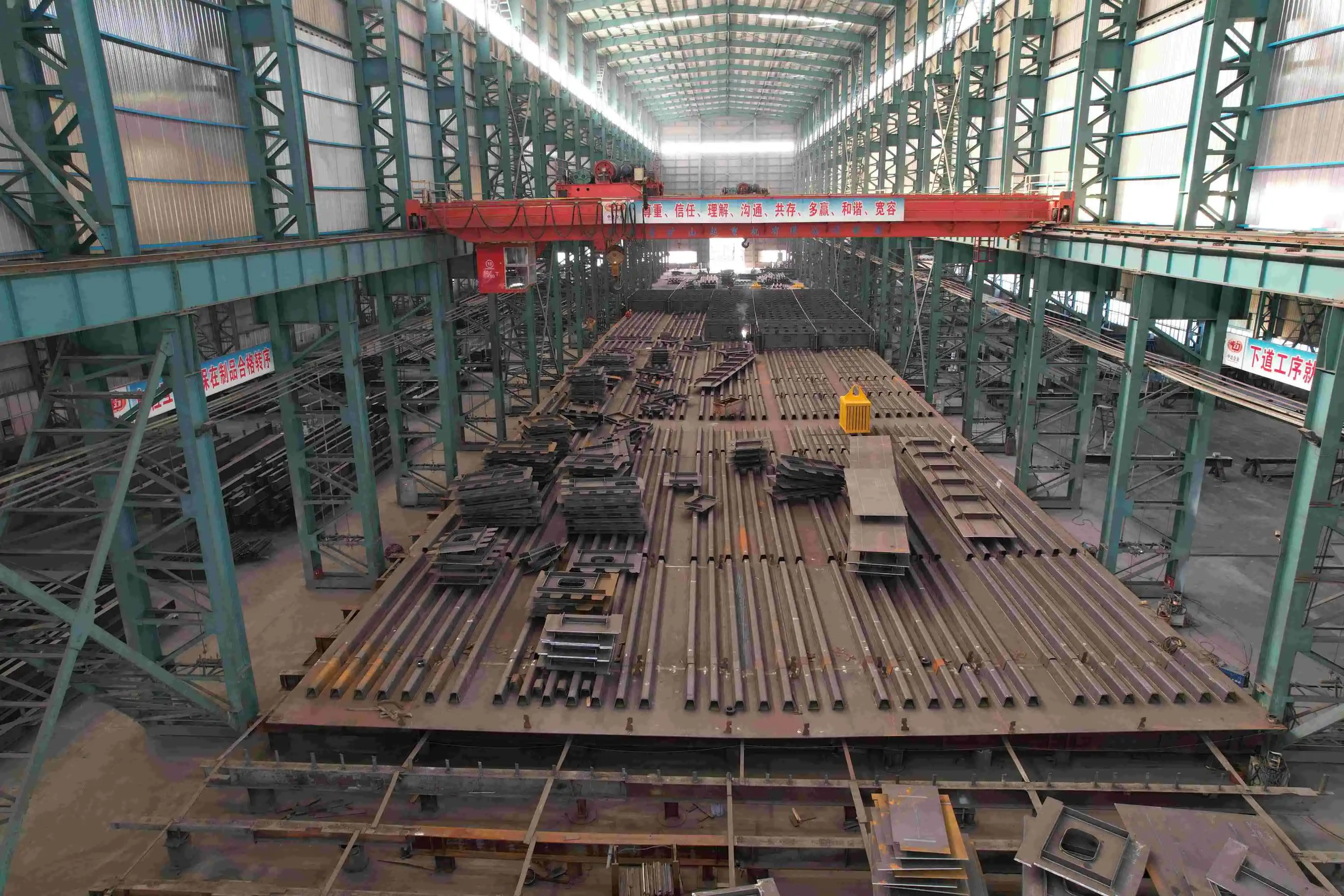 Welded H-section lattice columns