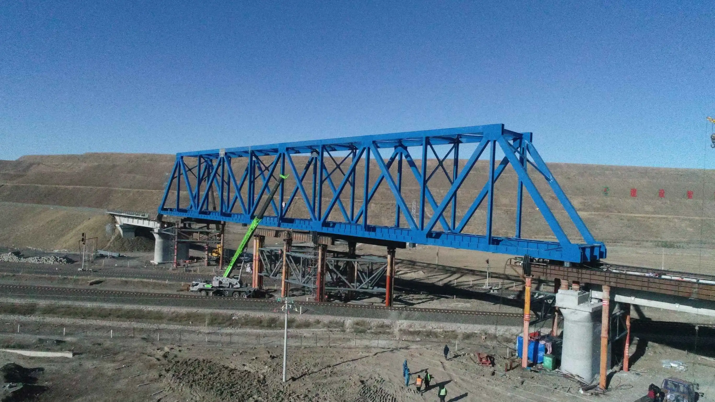Long-Span Bolted Steel Truss Bridge