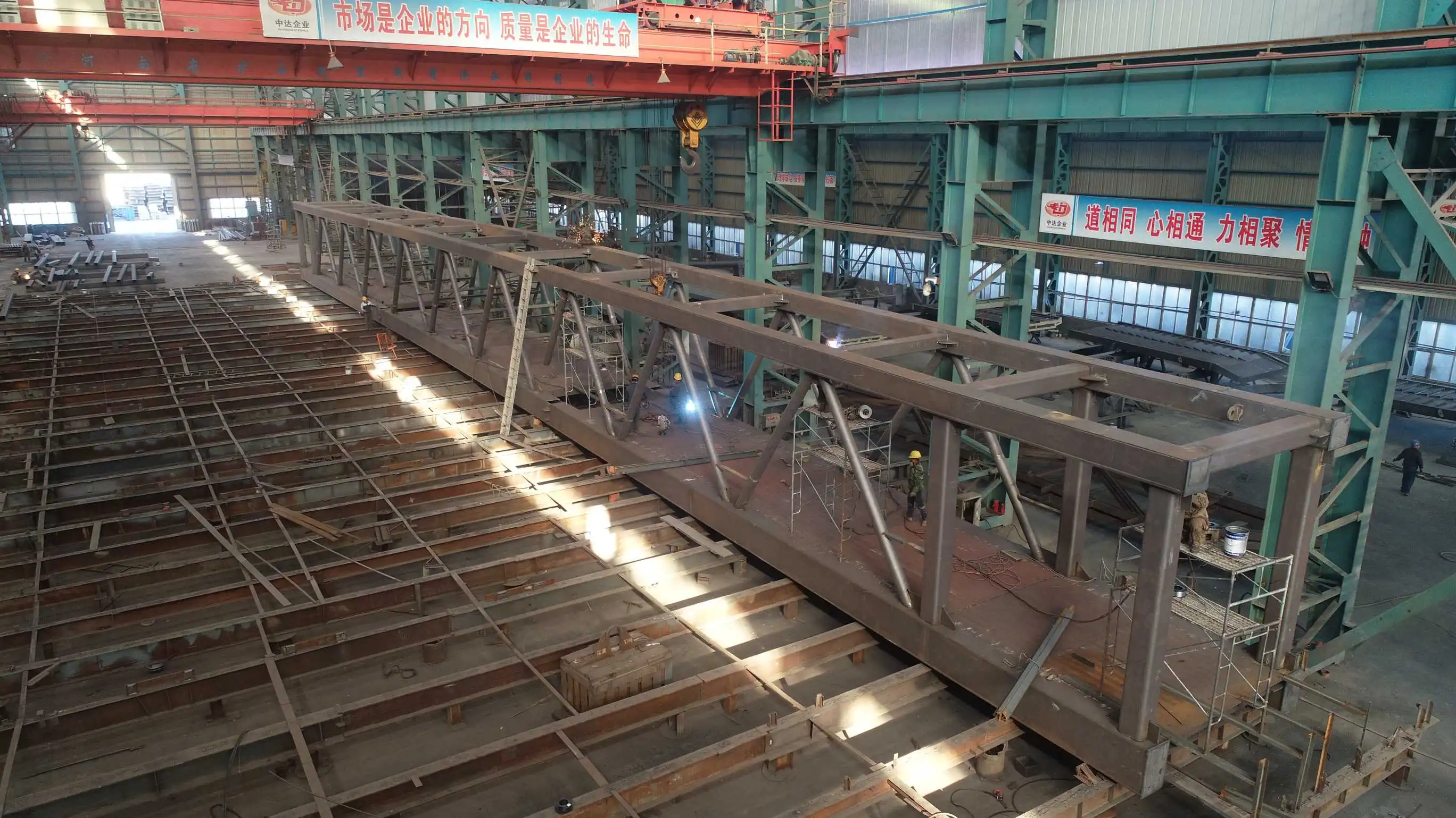 Weathering steel box girders
