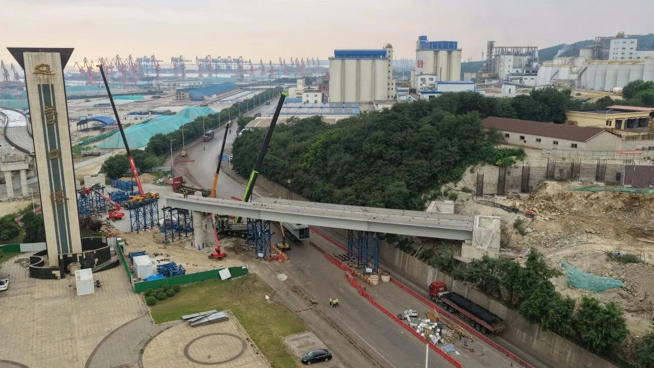 The Liaogang Holdings Bayuquan Port Access Expressway Jingang Connection Section Project Has Been Successfully Closed.