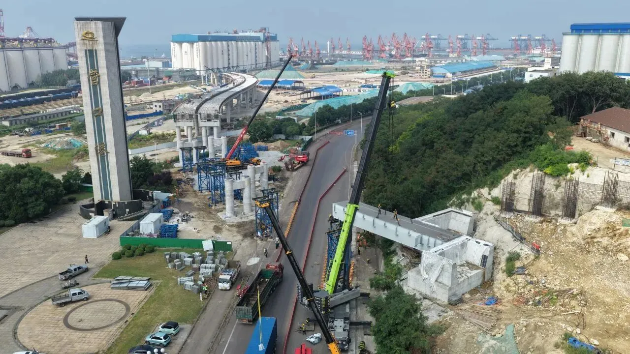 The Liaogang Holdings Bayuquan Port Access Expressway Jingang Connection Section Project Has Been Successfully Closed. The Liaogang Holdings Bayuquan Port Access Expressway Jingang Connection Section Project Has Been Successfully Closed.